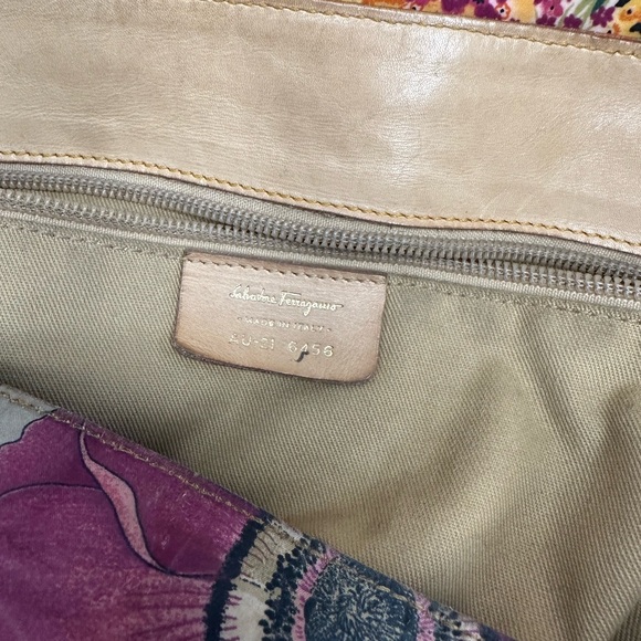 Salvatore Ferragamo
Fiera Printed Nylon Bag - Picture 6 of 7